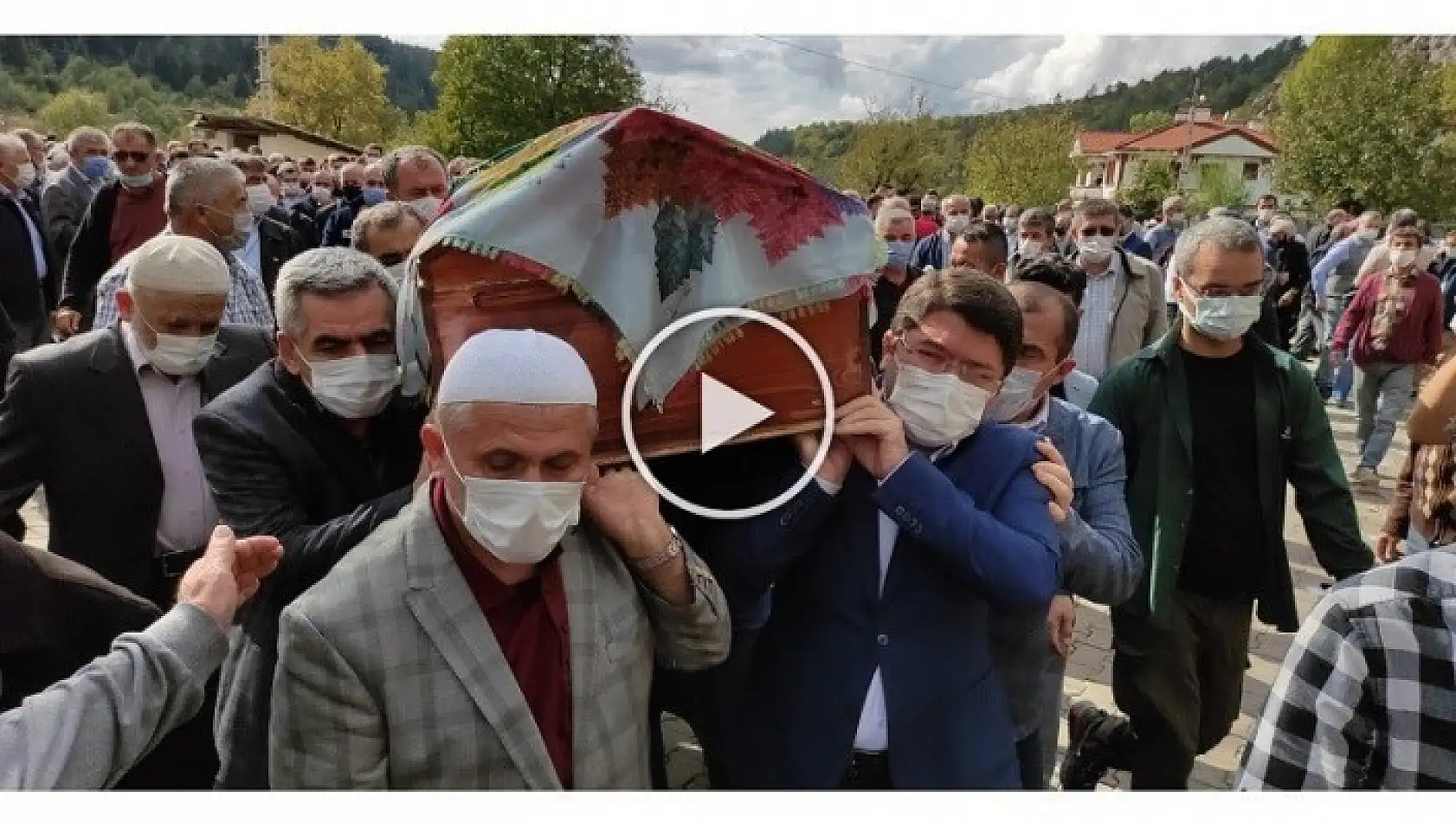 CENAZE TÖRENİNDE DUYGUSAL ANLAR YAŞANDI