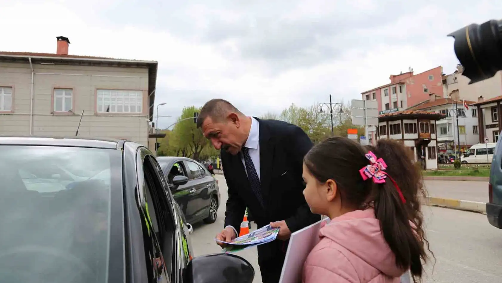 Çocuklar 1 günlüğüne trafik polisi oldular