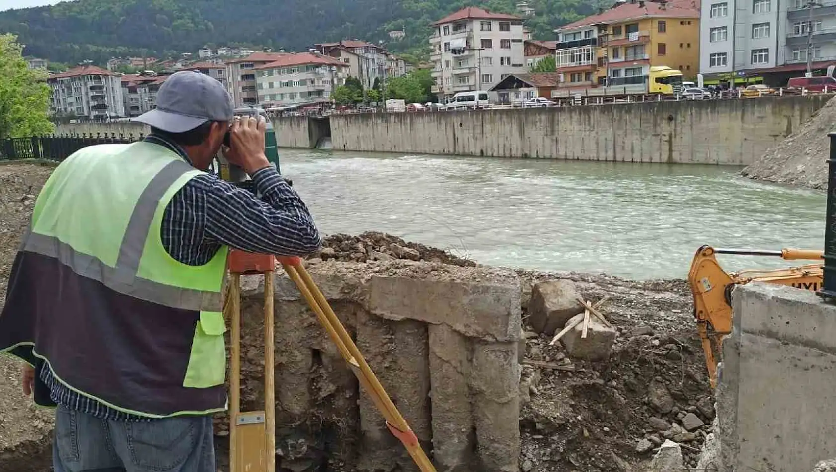 Devrek'te asma köprünün inşaatı hız kesmeden devam ediyor