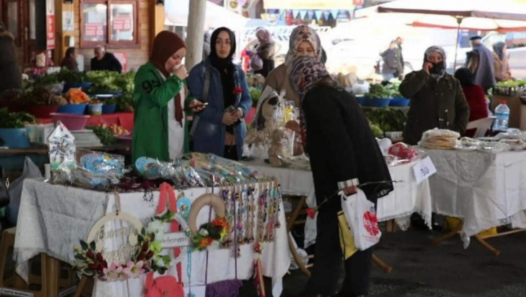 El Emeği Göz Nuru Pazarı ziyaretçilerini bekliyor