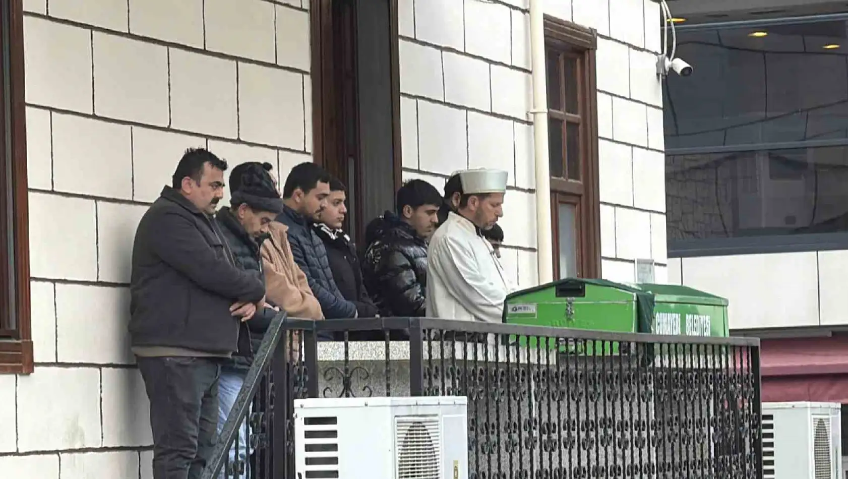 Emekli polisin öldürdüğü karısı son yolculuğuna uğurlandı