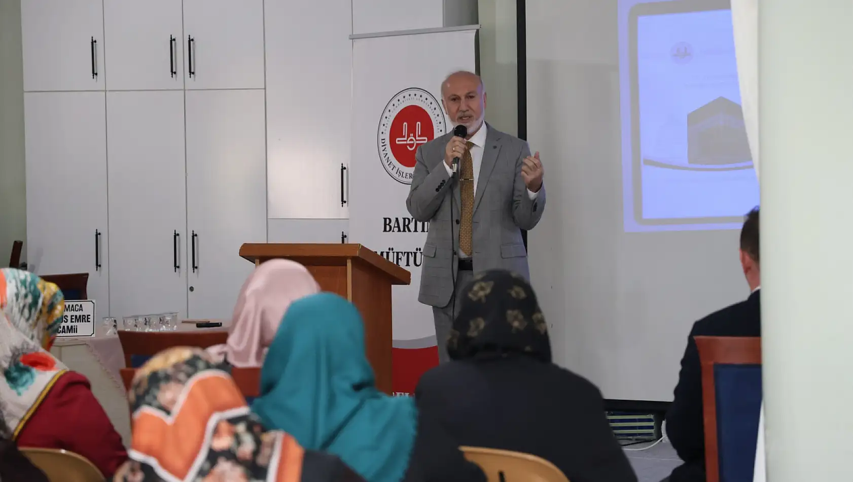 Hacı adaylarına Eğitim Semineri düzenlendi