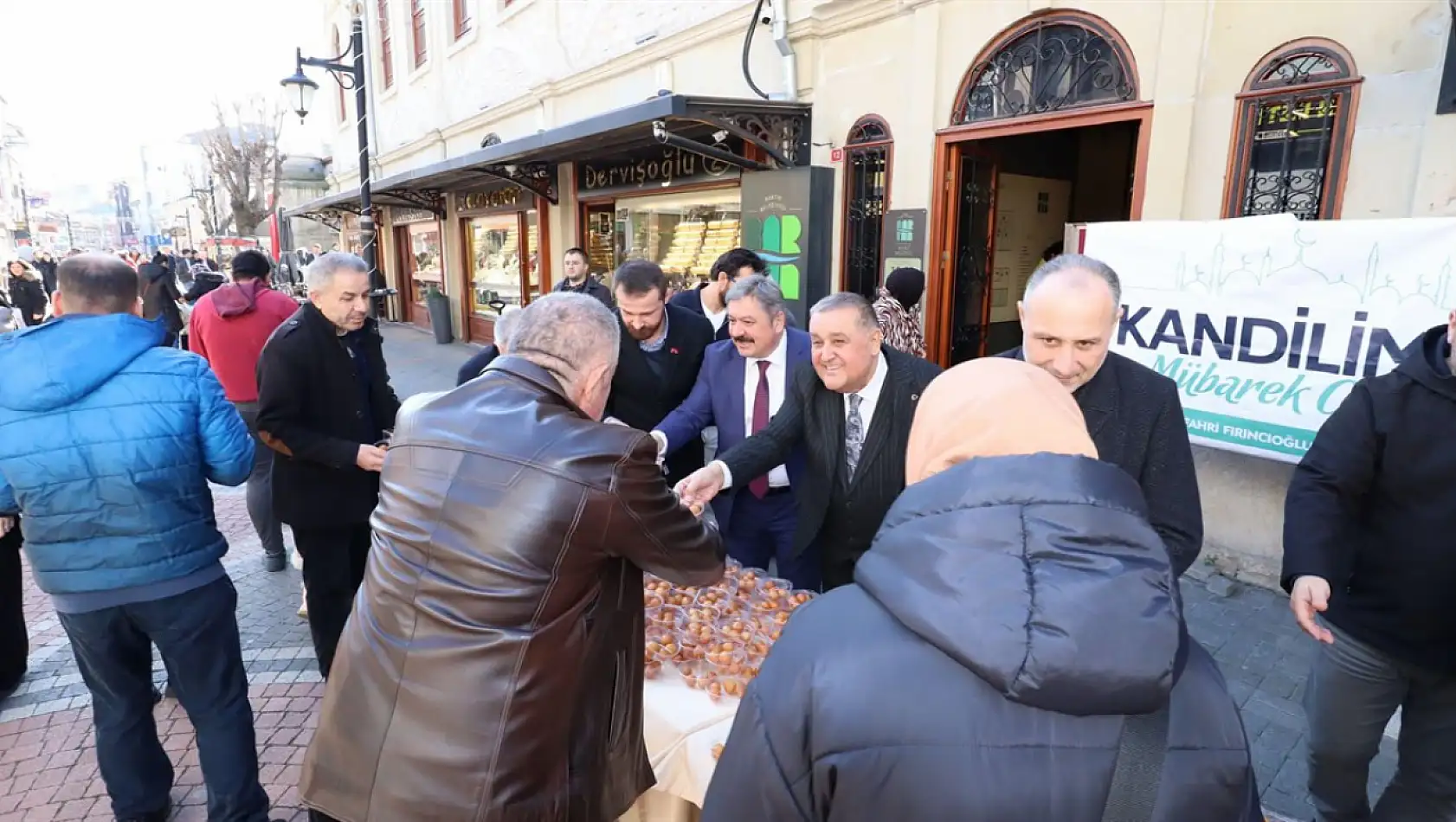 Kandil ikramı geleneği devam etti