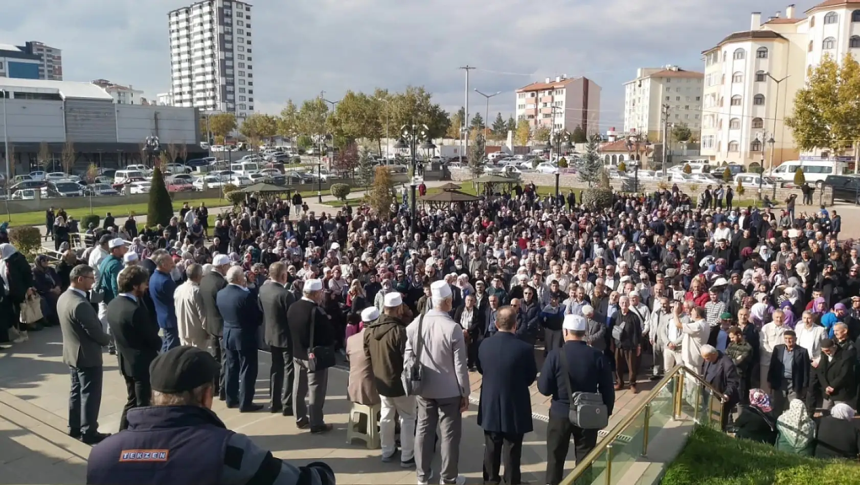 Kastamonu'dan kutsal topraklara giden umreciler dualarla uğurlandı