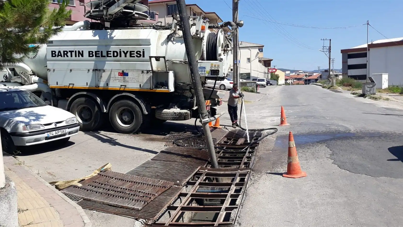 Kent merkezinde ızgaralar temizleniyor