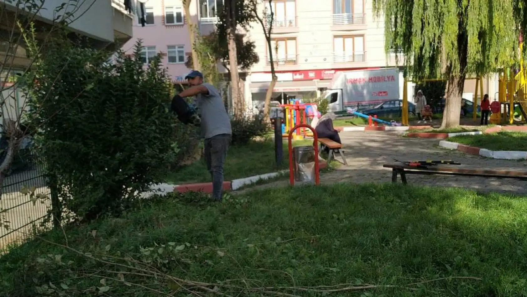 Mahallelerde bakım ve çevre düzenlemesi çalışmaları 