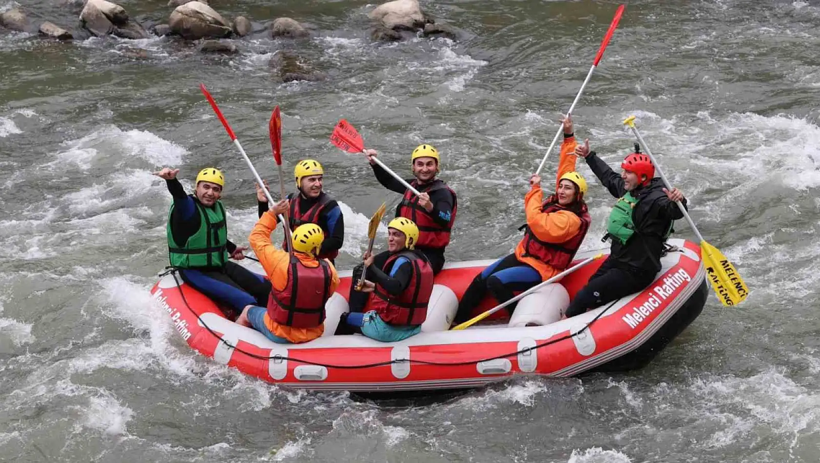 Protokol üyeleri rafting yaptı