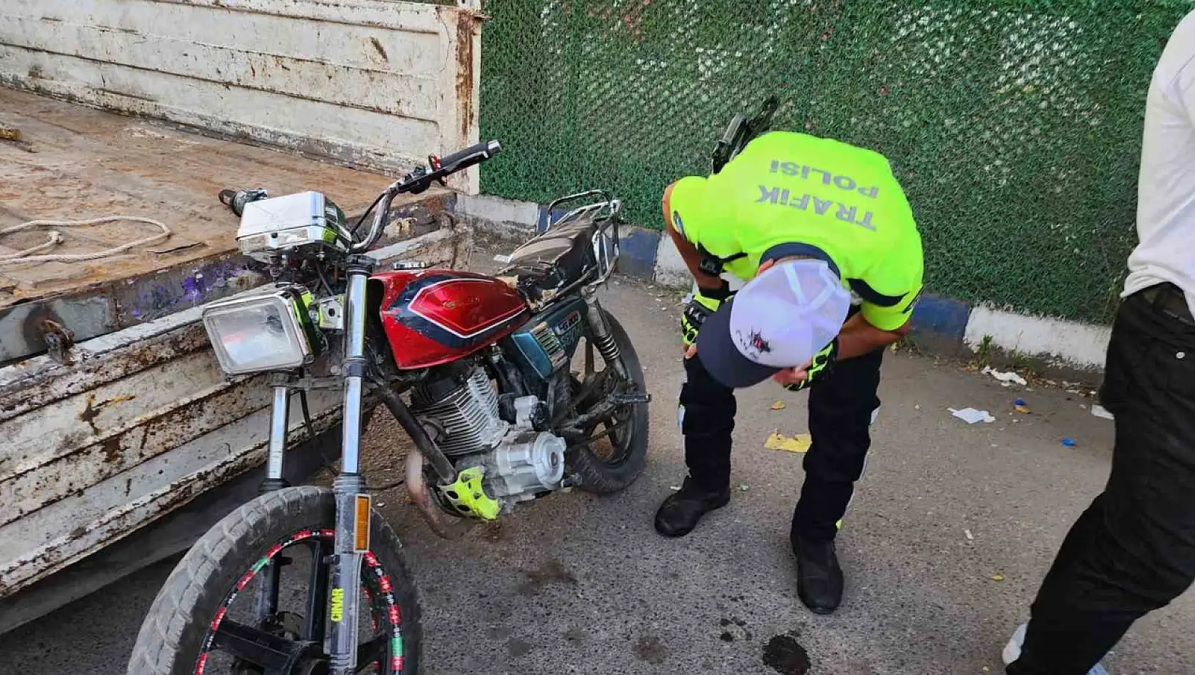 Şüpheli motosiklet trafik polislerinin dikkatini çekti