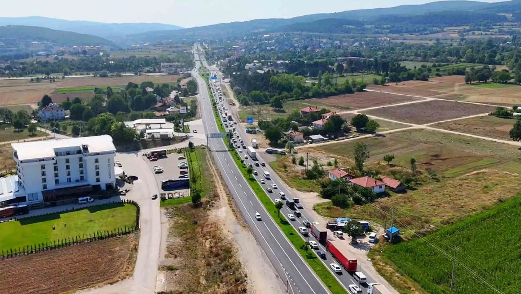 Tünelin trafiğe kapatılması şehir trafiğini felç etti