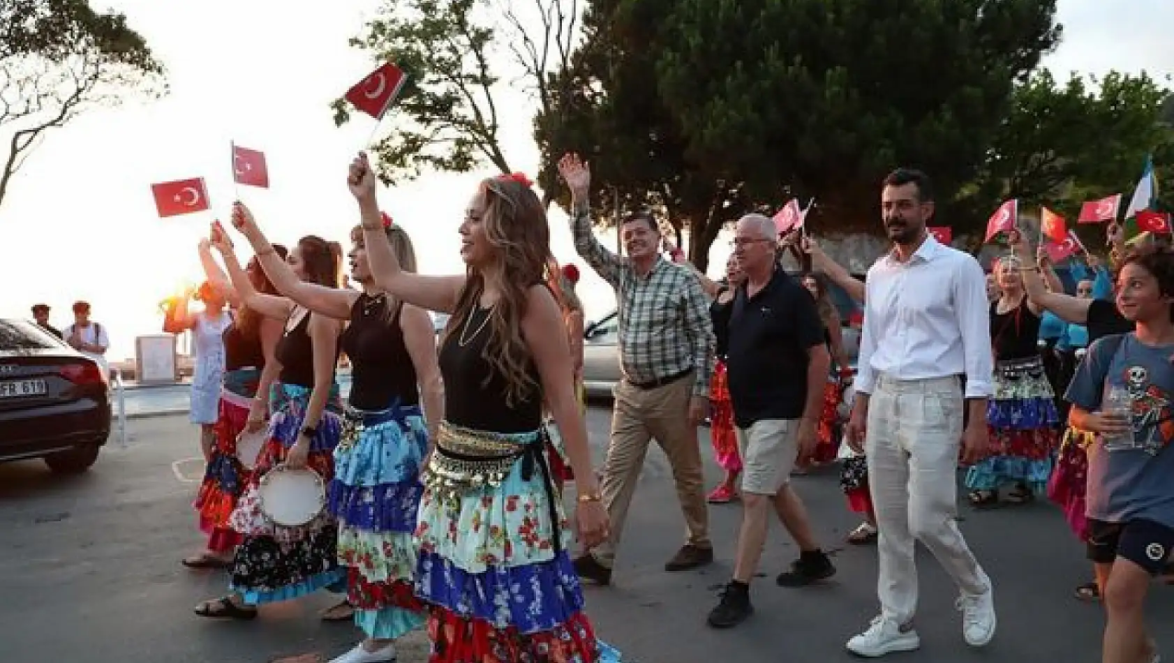 Uluslararası Halk Dansları Şöleni düzenlendi