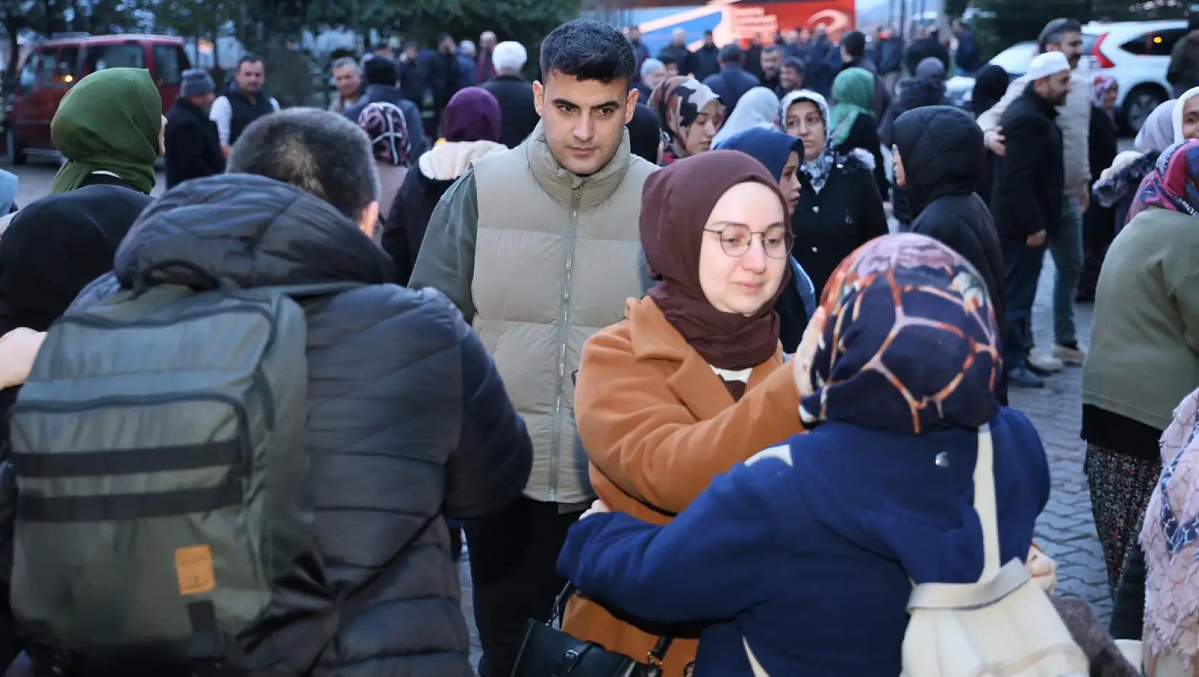 Umre yolcuları dualarla uğurlandı