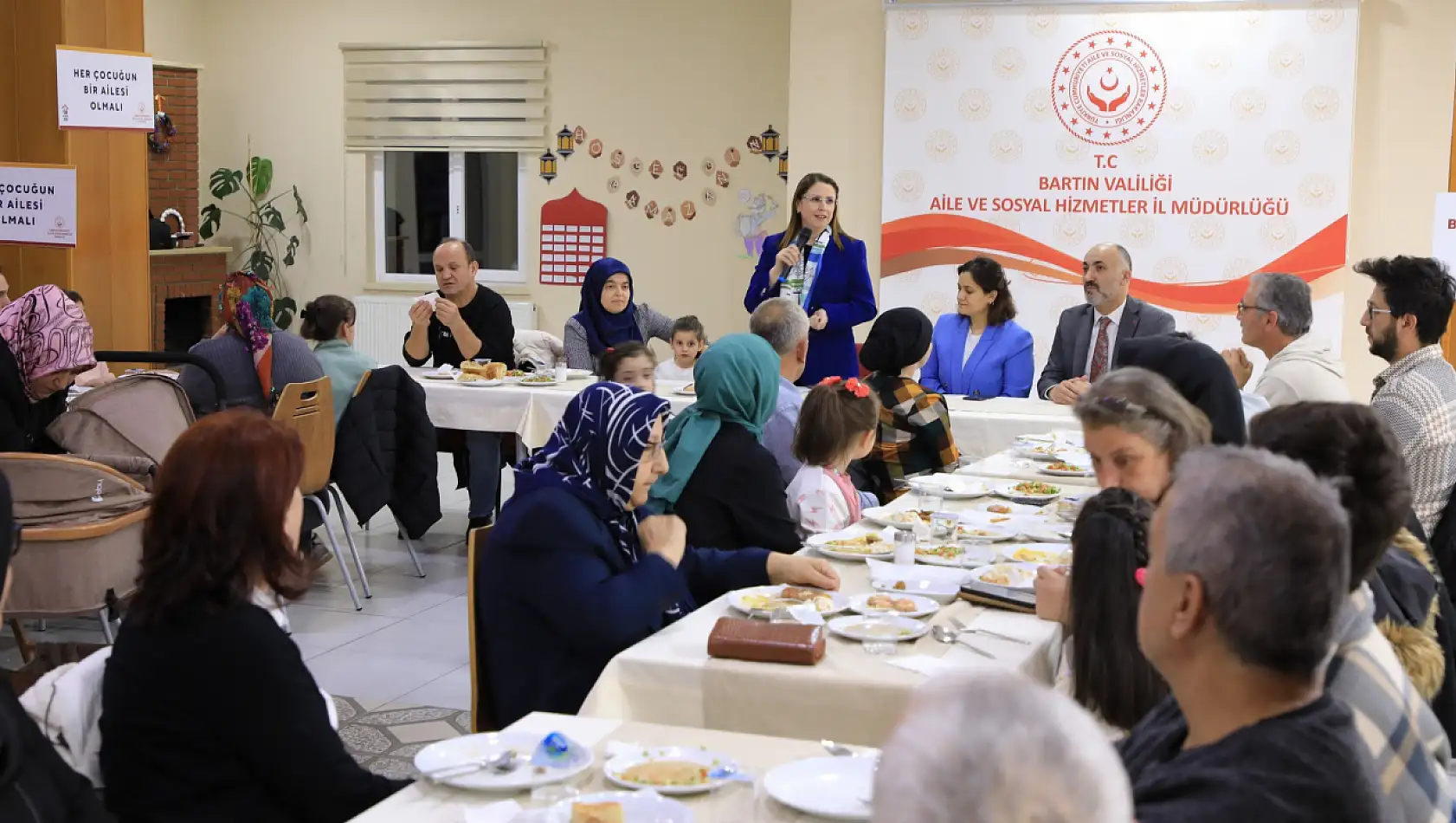 Vali Arslan, koruyucu aileler ile iftarda buluştu