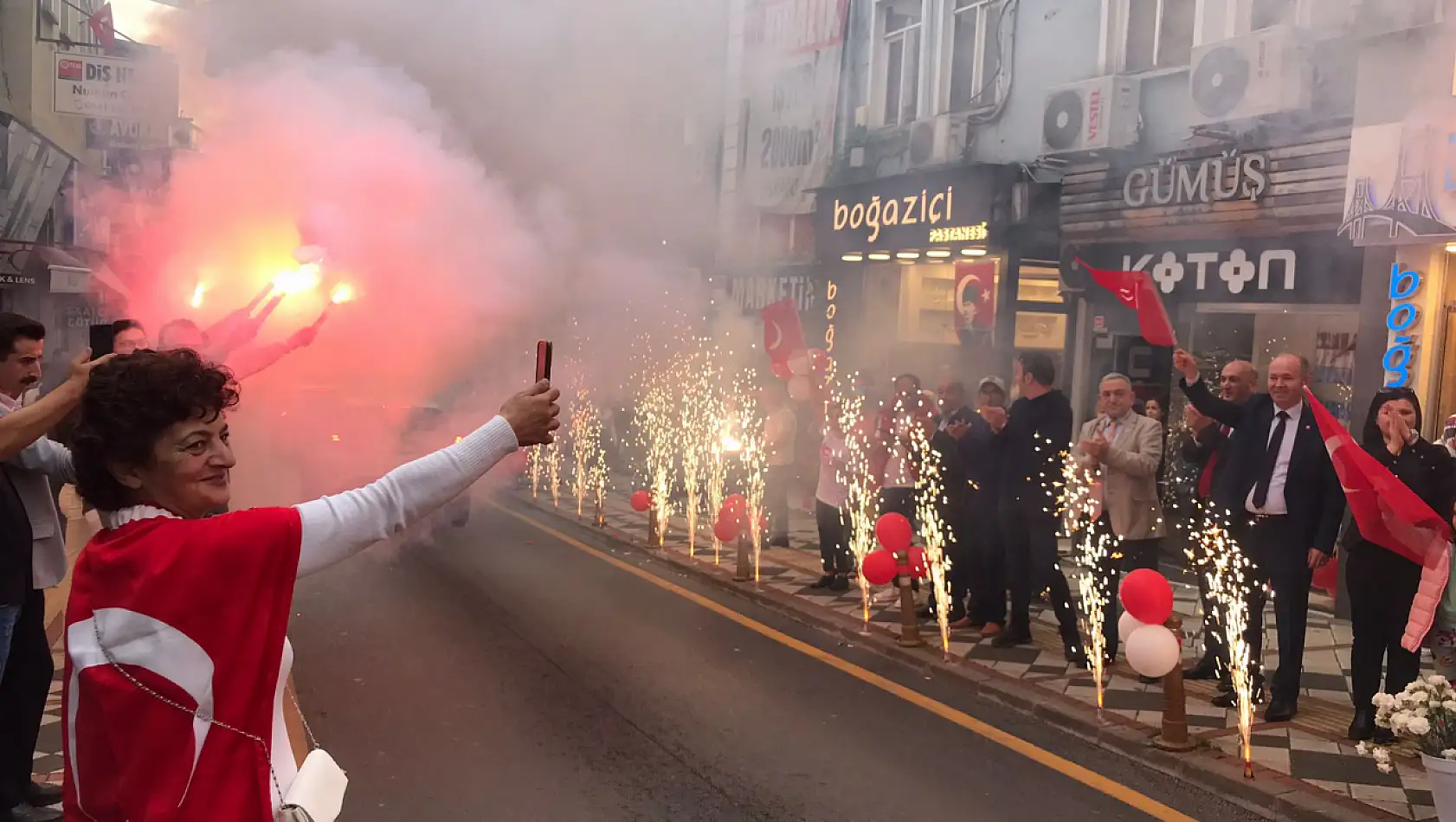 Yukarı Çarşı'da Cumhuriyet coşkusu