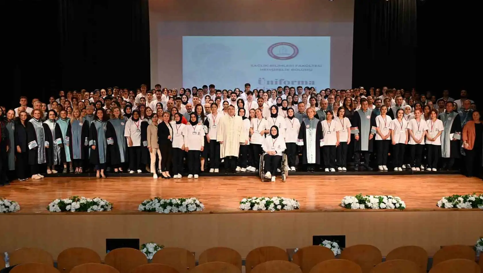 ZBEÜ Hemşirelik Bölümü öğrencileri üniformalarını giydi