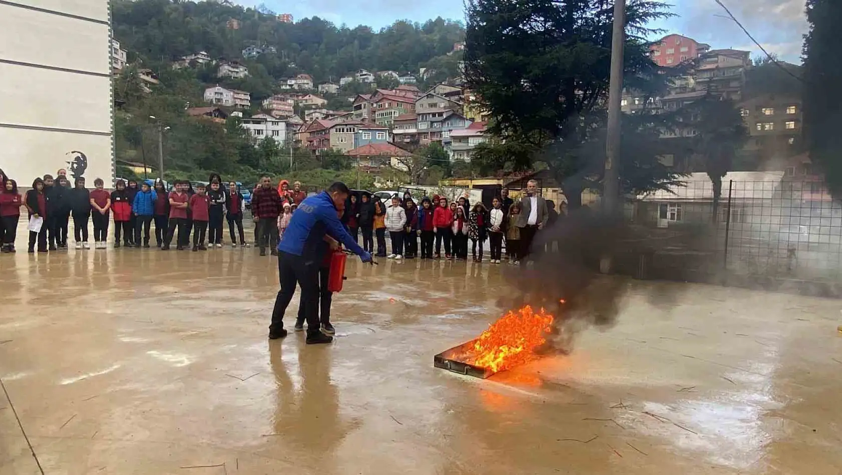 Zonguldak'ta deprem ve yangın tatbikatı gerçekleştirildi