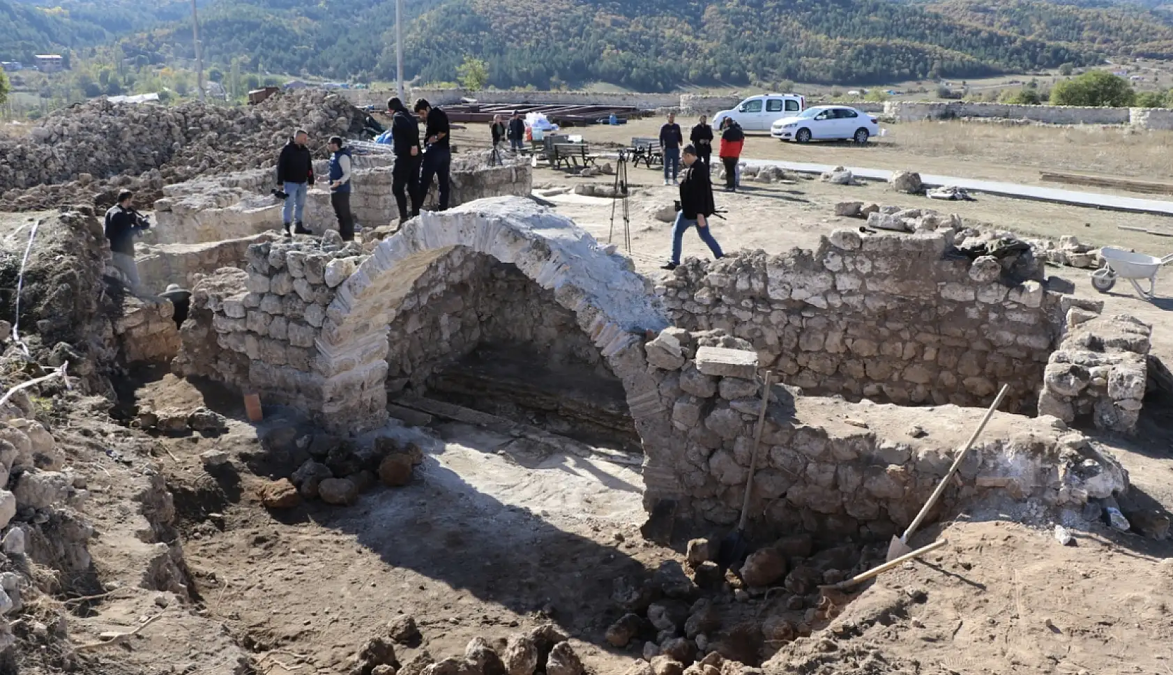 İçi dolu küp 1600 yıllık