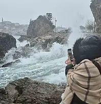 Amasra'da dalga boyu 3 metreye ulaştı