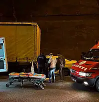 Otomobil tıra ok gibi saplandı: Baba ve oğlu yaralandı