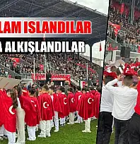 Büyük alkış Cumhuriyet aşkıyla çarpan yüreklere