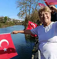 Cumhuriyet coşkusu kanolarla Bartın Irmağı'na taşındı