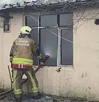 Düzce'de tek katlı ev yandı