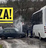 Halk otobüsüyle çarpıştı