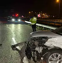Otomobil bariyerlere çarparak savruldu: 1 yaralı