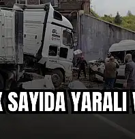 Tır ile yolcu minibüsü çarpıştı