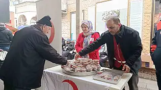 6 Şubat depreminde hayatını kaybedenler anısına lokma dağıtıldı