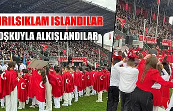 Büyük alkış Cumhuriyet aşkıyla çarpan yüreklere