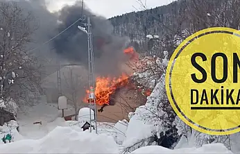 Karlar altındaki köyde yangın