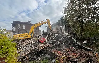 Metruk bina yıkıldı