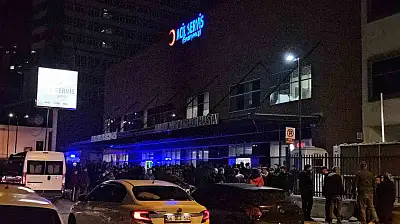 Boşanma aşamasındaki eşini ve araya giren genci vurdu