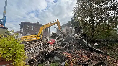 Metruk bina yıkıldı