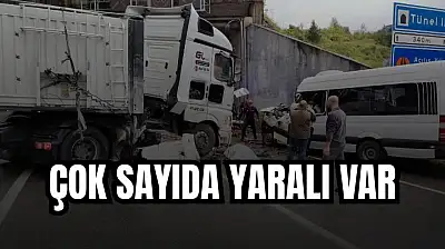 Tır ile yolcu minibüsü çarpıştı