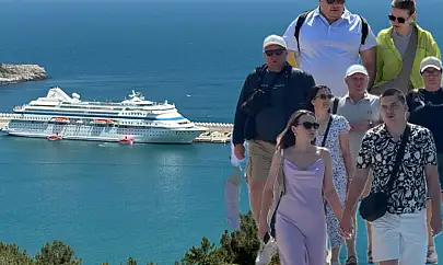 Bin 400 kişiyle geldi
