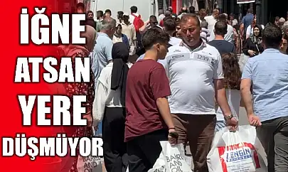 Caddelerde insan seli