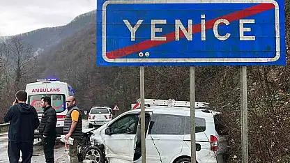 İki otomobil kafa kafaya çarpıştı: 5 yaralı