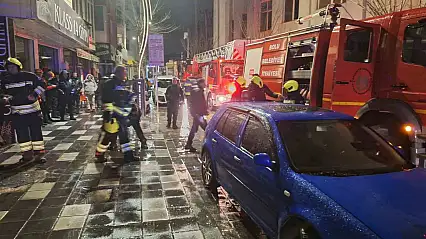 Bolu'da gece saatlerinde korkutan yangın: 2 kişi dumandan etkilendi