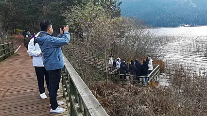 Bolu'nun doğa harikası Abant Gölü'ne ziyaretçi akını
