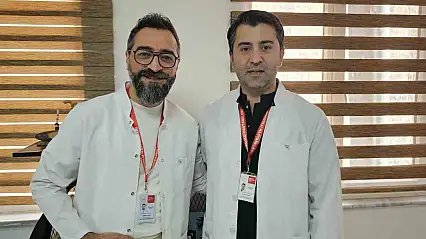 Ceviz ağacından düşüp iki bileğini kırdı: İki doktorun eş zamanlı ameliyatıyla sağlığına kavuştu