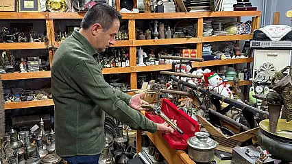 Çocukluk merakı 30 bin parçalık antika koleksiyonuna dönüştü