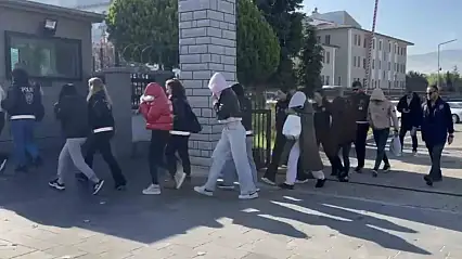 Düzce'de masaj salonlarına baskın: 7 gözaltı