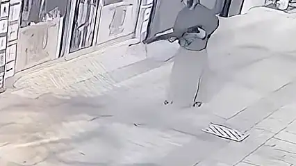Etek giyip iş yeri kurşunladılar, polis ekiplerinden kaçamadılar