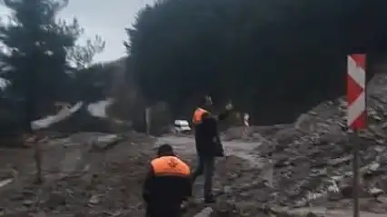 İnebolu-Doğanyurt-Cide karayolu heyelan sebebiyle ulaşıma kapandı