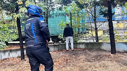 Kamusal alanda tuvaletini yapan şahsa zabıta baskını