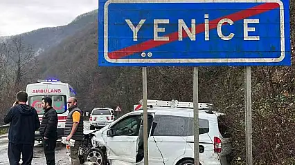 İki otomobil kafa kafaya çarpıştı: 5 yaralı