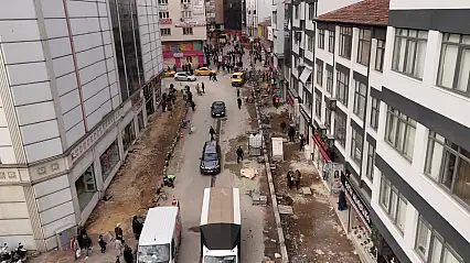 Karabük'ün en işlek caddelerinde yenileme çalışmaları sürüyor