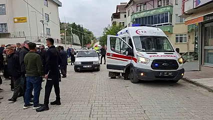 Otomobilin bacağının üzerinden geçtiği kadın yaralandı