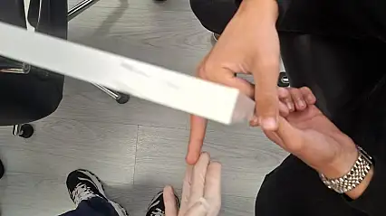 Öğrencinin eşya dolabındaki deliğe sıkışan parmağını ekipler kurtardı